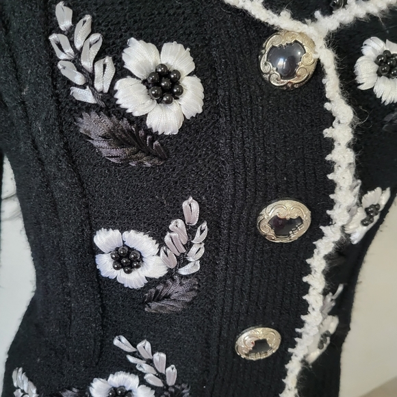 Beautiful Sweaters - Picture 5 of 13